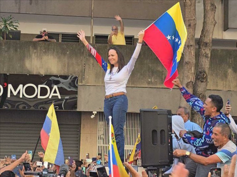 Mar�a Corina Machado durante manifesta��o em Caracas um dia antes da posse presidencial de 2025 Foto: EFE/ Conta de Mar�a Corina Machado no X