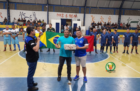 Ex-goleiro Z de Mirinha, foi surpreendido com uma emocionante homenagem.