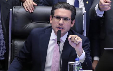 Motta chama de �inaceit�vel� bloqueio de R$ 119 milh�es por Fl�vio Dino