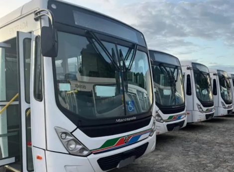 Categoria cobra reajuste salarial. Motoristas pararam os veculos na Lagoa do Parque Solon de Lucena, no Centro da capital paraibana.