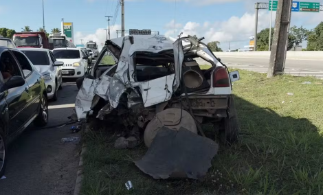  Outras duas pessoas ficaram feridas, segundo a PRF.  (Foto: Reprodu��o / Fl�vio Fernandes)