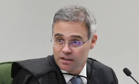 Avi�o que levaria Andr� Mendon�a ao RJ tem falha mec�nica e � impedido de voar