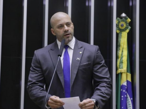 O deputado Daniel Silveira discursa no plenrio da Cmara horas antes do incio de seu julgamento no STF. (Foto:  Paulo Srgio/Cmara dos Deputados)