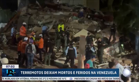 Dois fortes abalos de magnitude 7,2 e 7,5 atingiram a regi�o norte do pa�s, provocando desabamentos e destrui��o. (Foto/reprodu��o: Record)