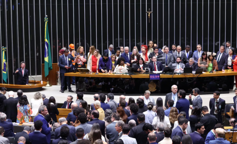 PEC foi aprovada em dois turnos durante sess�o no Plen�rio da C�mara dos Deputados, nessa quarta. (Foto: Bruno Spada/C�mara dos Deputados)