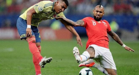 Colombianos e chilenos fizeram um jogo muito disputado no Itaquero (REUTERS/Ueslei Marcelino)