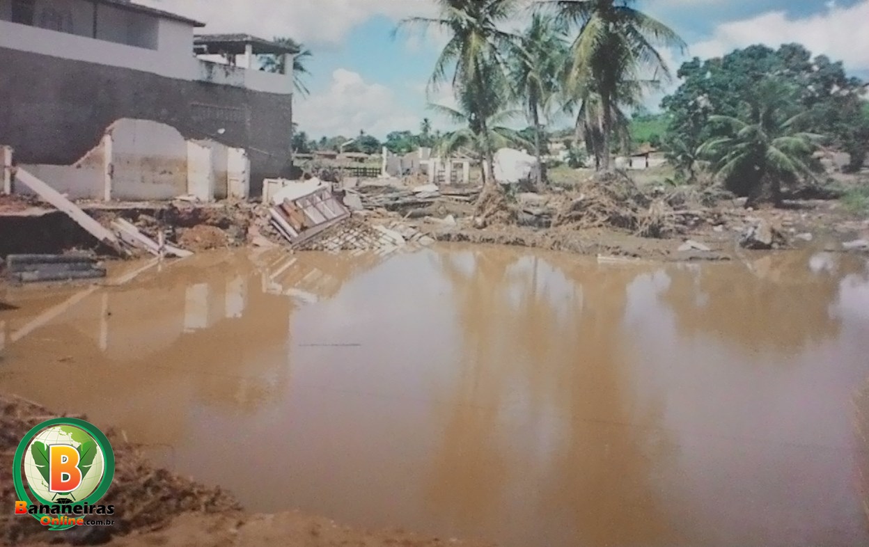 Alagoa Grande dias depois do rompimento da barragem de Camar&aacute;, que aconteceu no dia 17 de junho de 2004 (Foto: arquivo pessoal)
